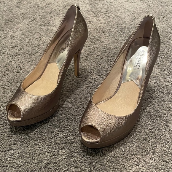 Michael kors pewter heels